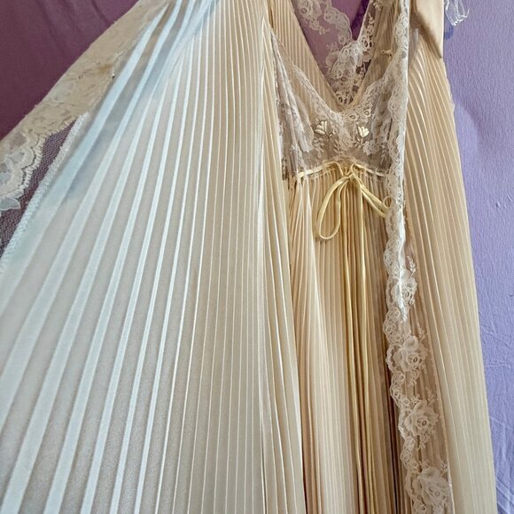 Vintage Lucie Ann Peignoir/Nightgown Robe Set, Petite - Picture 6 of 6